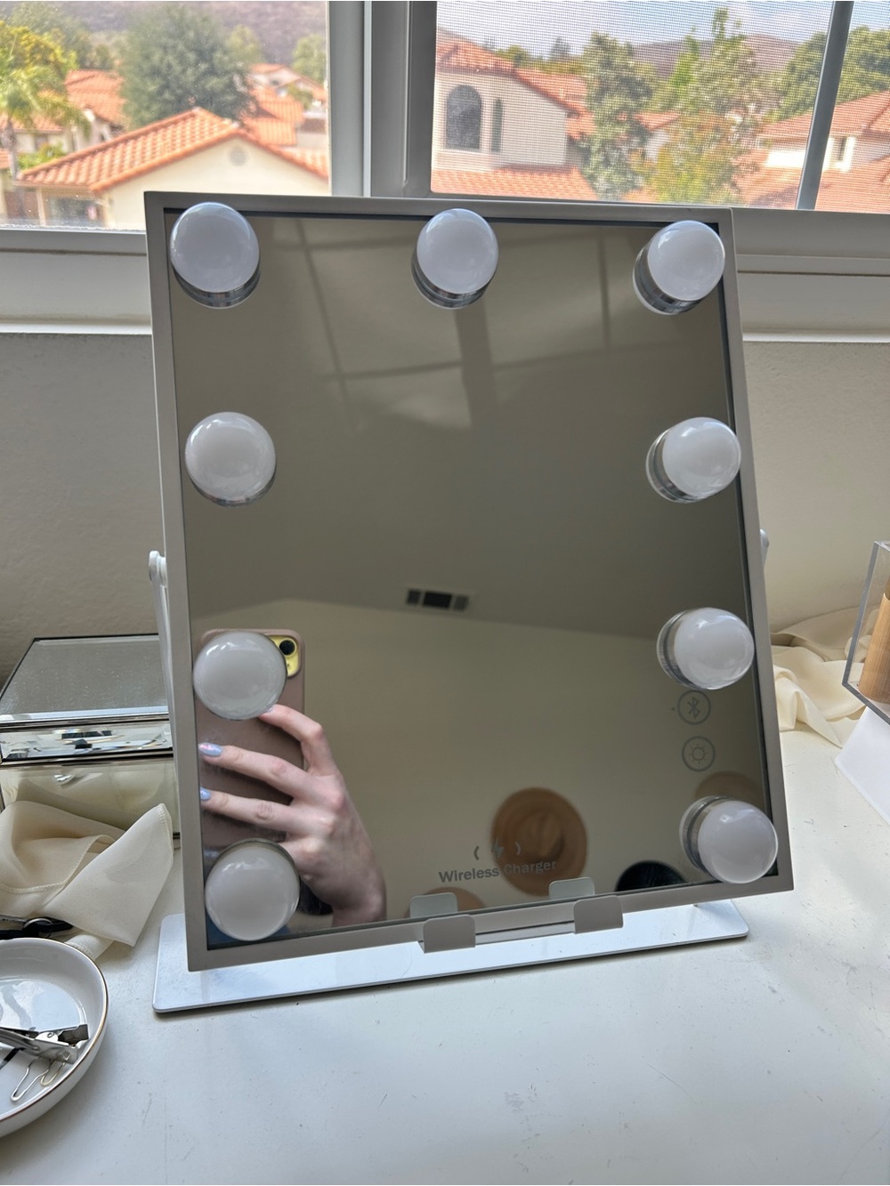Lighted Vanity Mirror w/ Bluetooth and charging